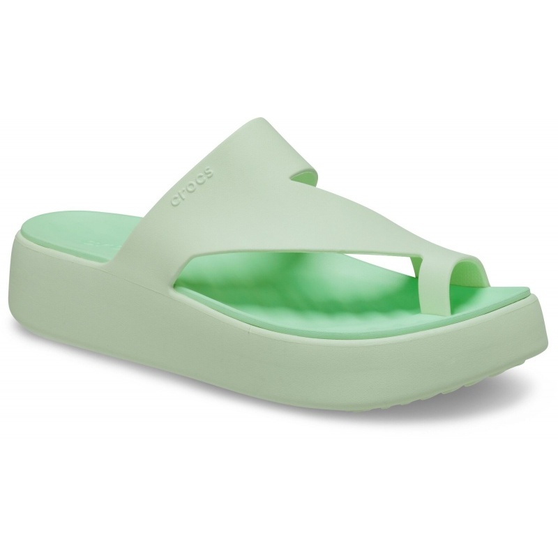 175906-nordic_outdoor_crocs_getaway_platform_toe_loop_sandal_jade_tint_angle.jpg