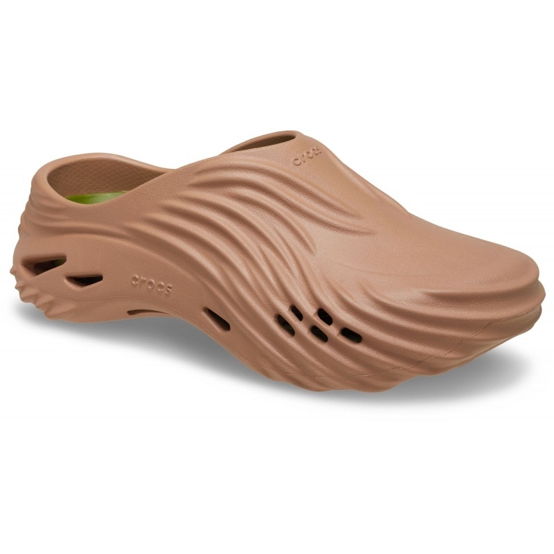 175994-nordic_outdoor_crocs_echo_wave_cork_angle.jpg