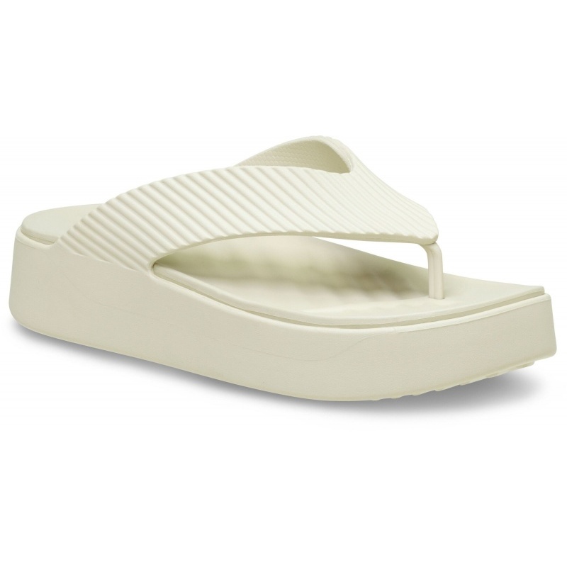 178078-nordic_outdoor_crocs_getaway_groove_platform_flip_sandstone_angle.jpg
