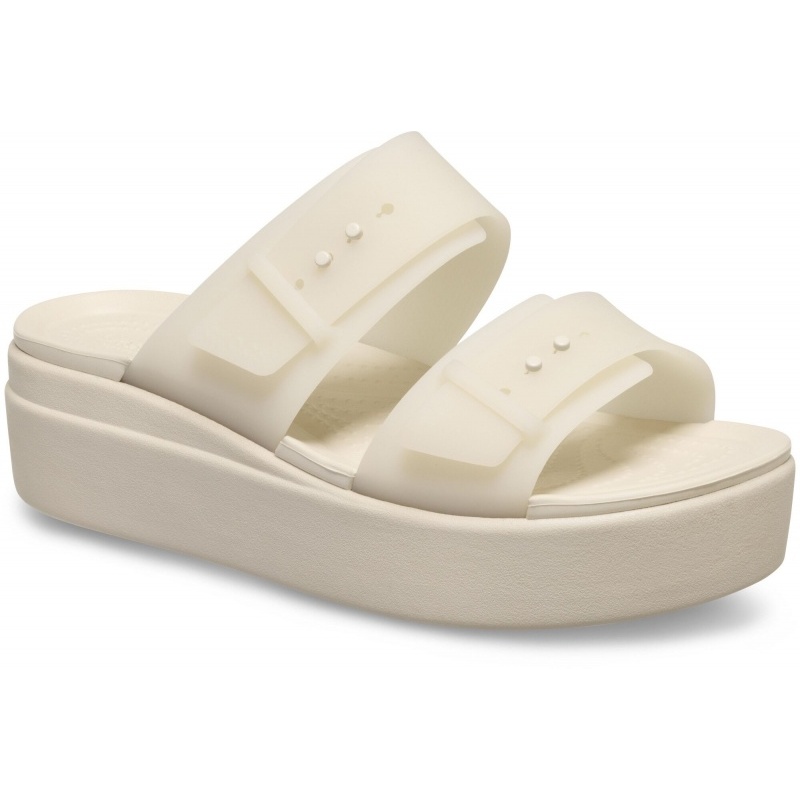 178094-nordic_outdoor_crocs_brooklyn_buckle_frosted_low_wedge_sandstone_angle.jpg